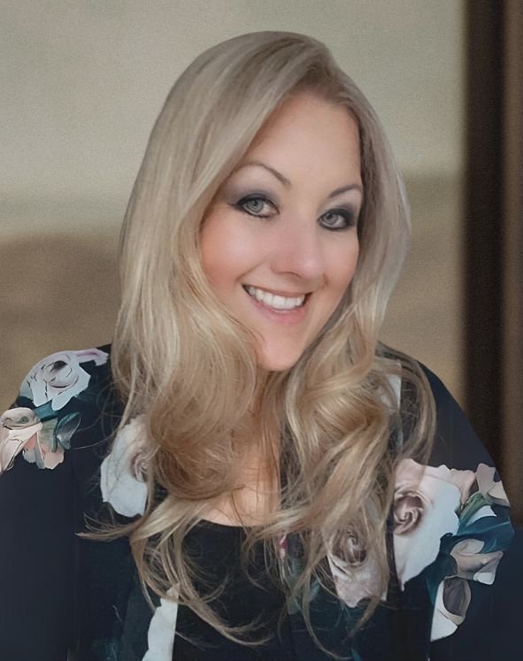Lucy Mundy, Cognitive Behavioural Hypnotherapist, Psychologist and Coach in Warwickshire, UK.