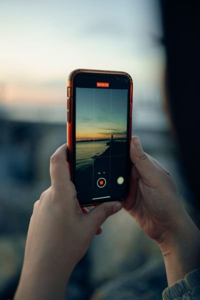 Online mindfulness course for teens using filmmaking